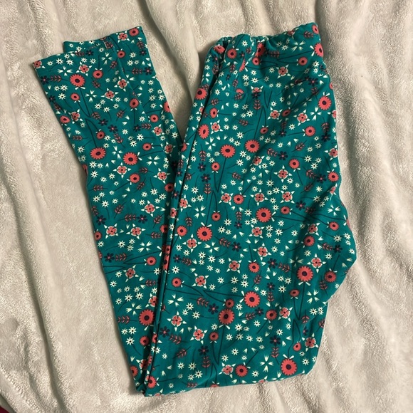 Lularoe legging bundle! Buttery soft and super comfy. - Picture 4 of 7
